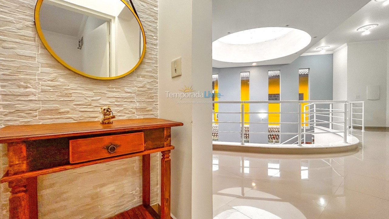 Casa para aluguel de temporada em Bertioga (Guaratuba)