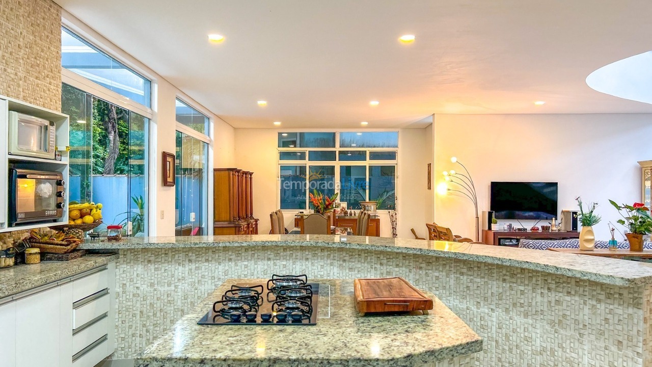 Casa para aluguel de temporada em Bertioga (Guaratuba)