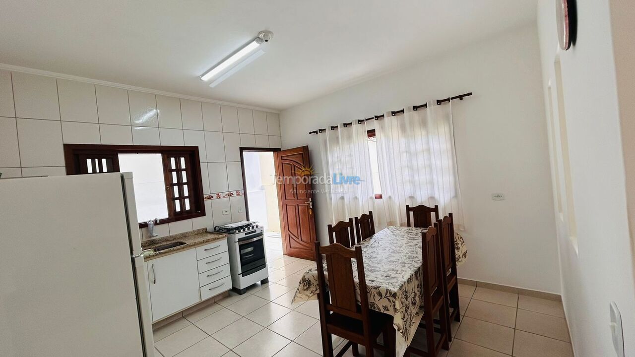 Casa para aluguel de temporada em Ubatuba (Enseada)