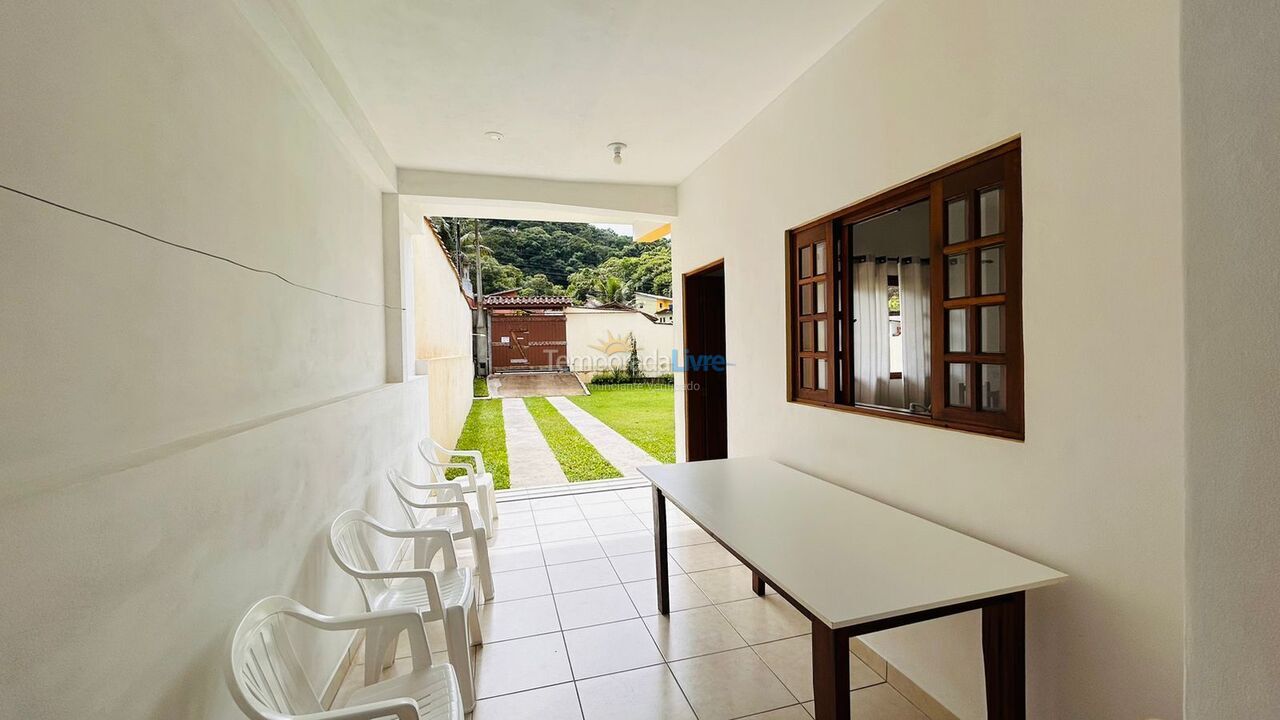Casa para aluguel de temporada em Ubatuba (Enseada)