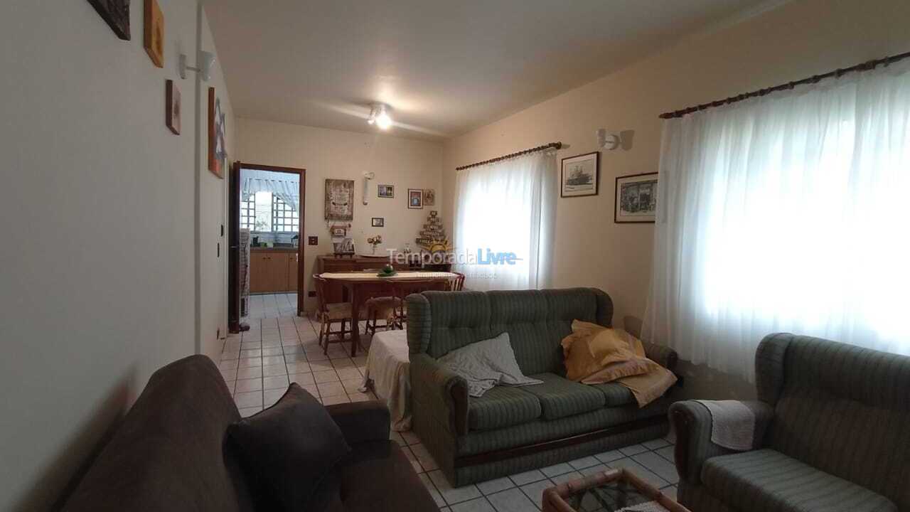 Casa para aluguel de temporada em São Roque (Canguera)