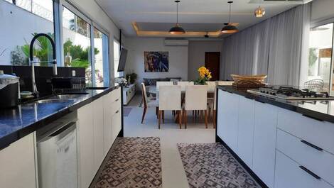 HERMOSA Y ACOGEDORA CASA