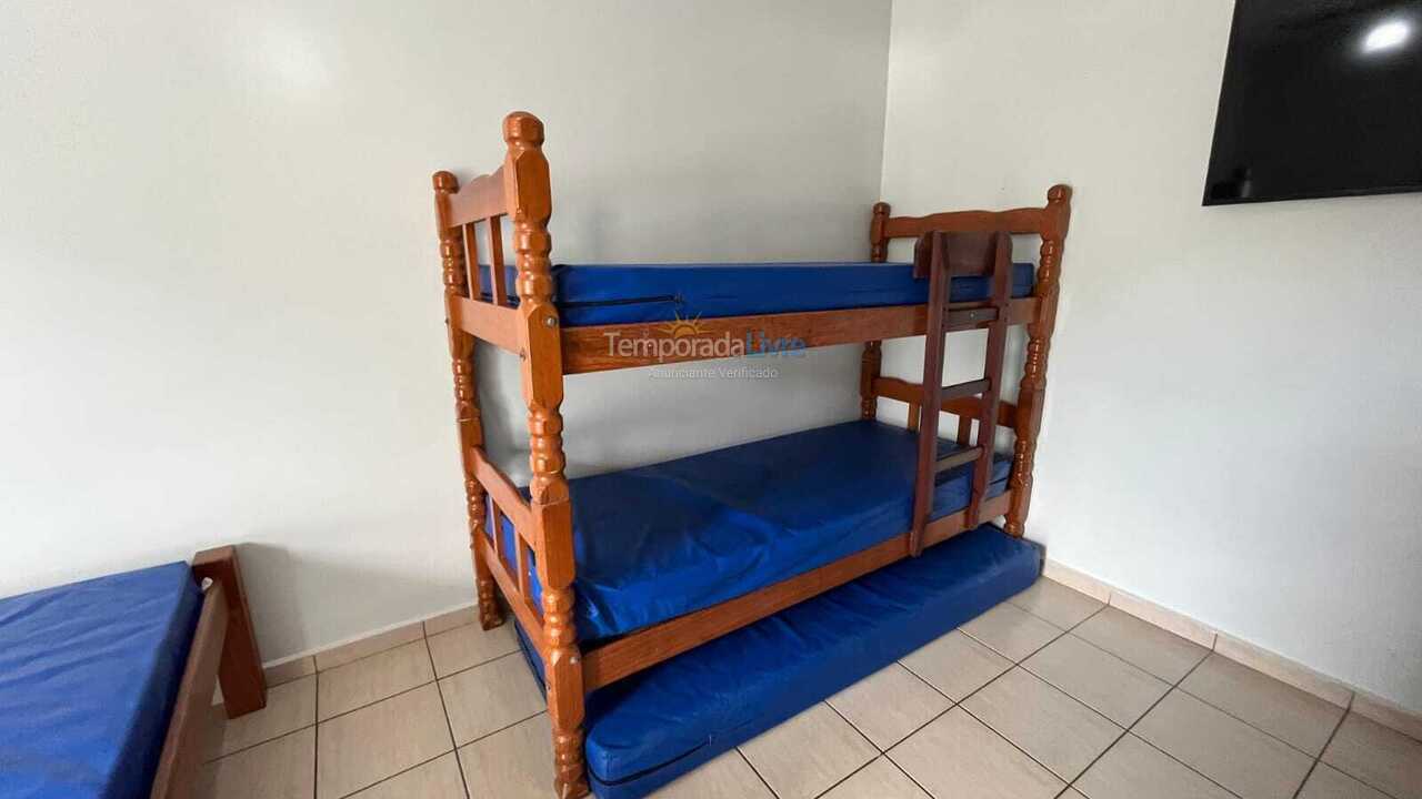 Apartamento para aluguel de temporada em Ubatuba (Praia das Toninhas)
