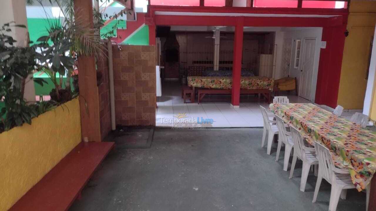 Casa para aluguel de temporada em Cabo Frio (Praia do Forte)