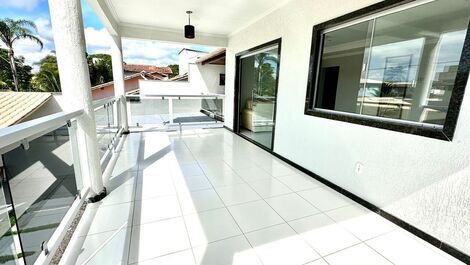 House with 5 suites with pool, 1300m from the beach