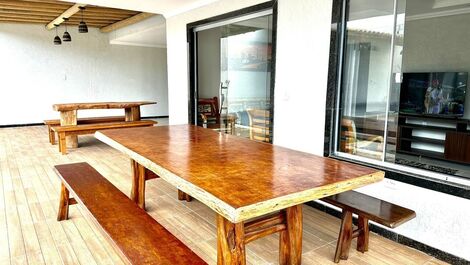 House with 5 suites with pool, 1300m from the beach