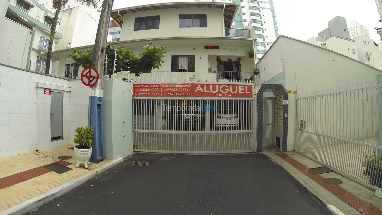 Apartamento para aluguel de temporada em Balneário Camboriú (Praia Central)