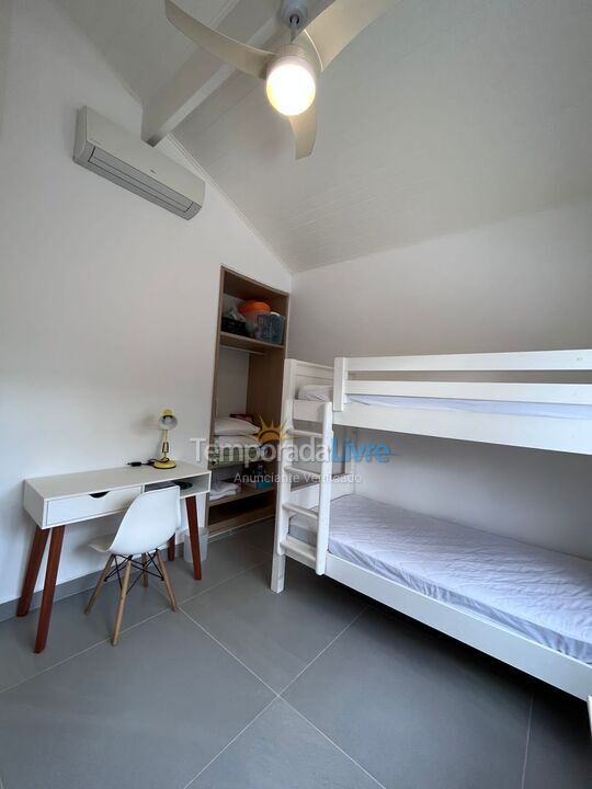 Casa para alquiler de vacaciones em São Sebastião (Praia da Baleia)