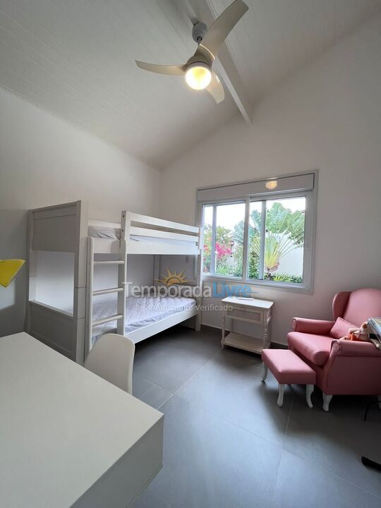 Casa para alquiler de vacaciones em São Sebastião (Praia da Baleia)