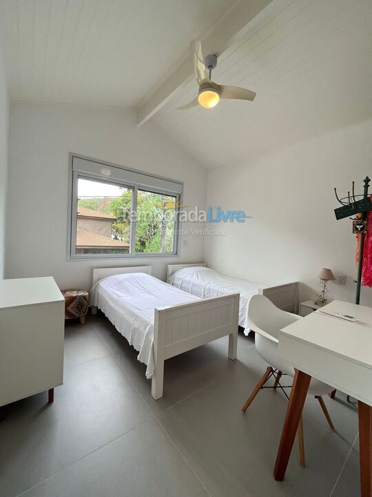 Casa para alquiler de vacaciones em São Sebastião (Praia da Baleia)