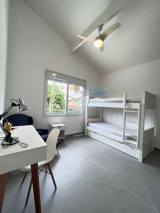 Casa para alquiler de vacaciones em São Sebastião (Praia da Baleia)