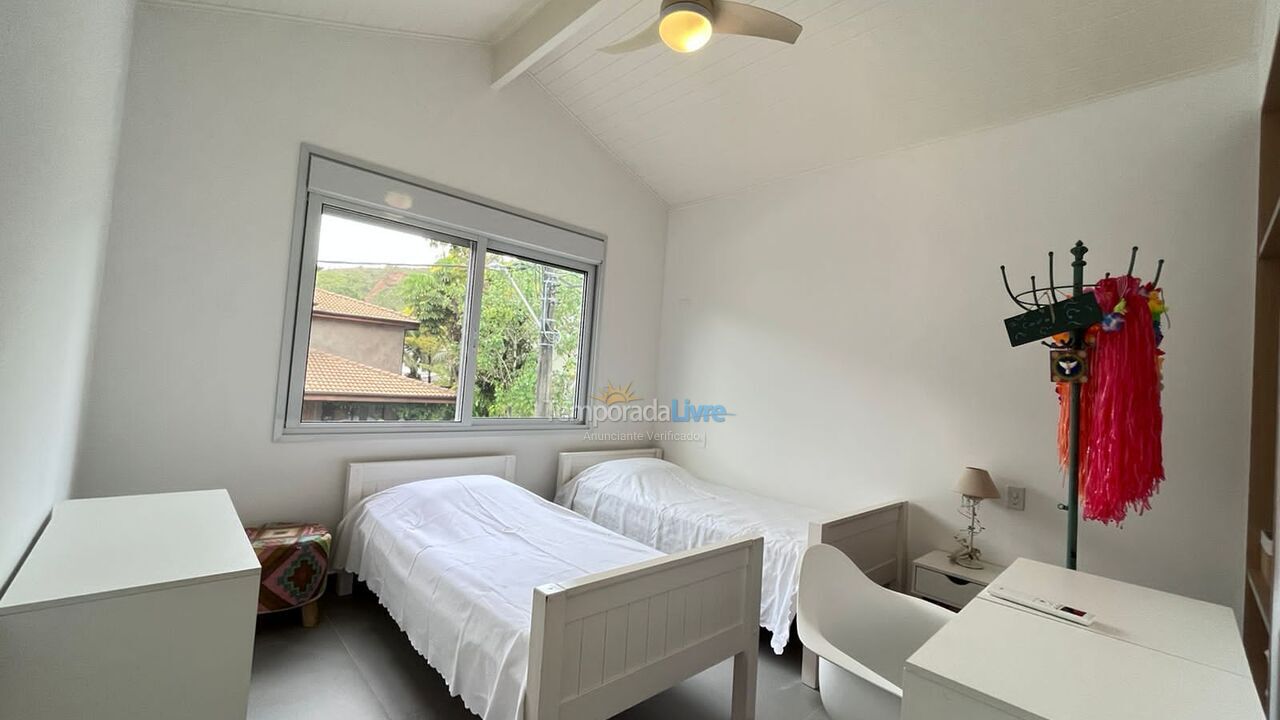 Casa para alquiler de vacaciones em São Sebastião (Praia da Baleia)