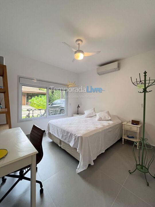 Casa para alquiler de vacaciones em São Sebastião (Praia da Baleia)