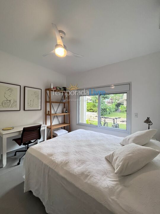 Casa para alquiler de vacaciones em São Sebastião (Praia da Baleia)