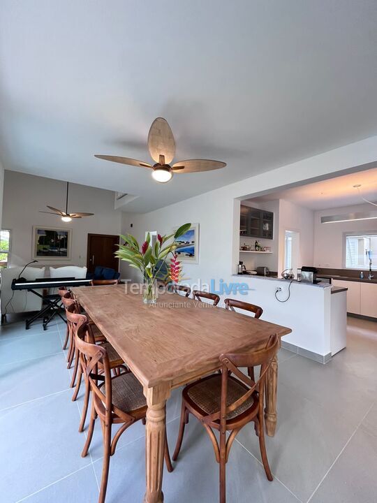 Casa para alquiler de vacaciones em São Sebastião (Praia da Baleia)