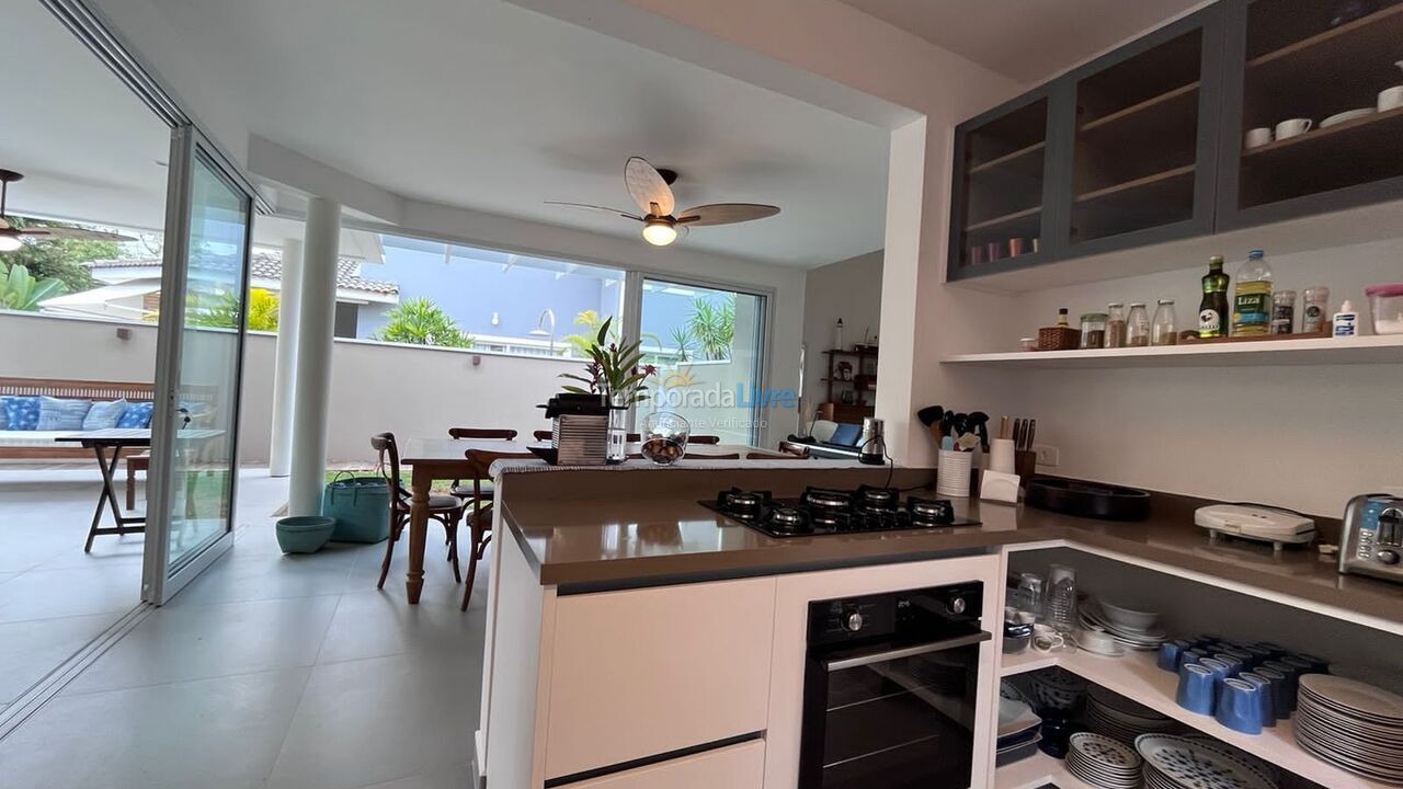 Casa para alquiler de vacaciones em São Sebastião (Praia da Baleia)