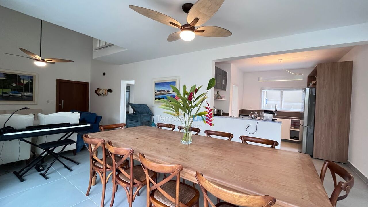 Casa para alquiler de vacaciones em São Sebastião (Praia da Baleia)