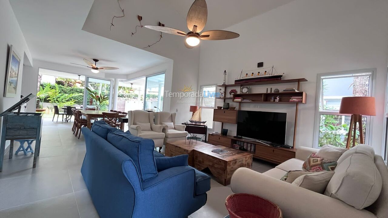 Casa para alquiler de vacaciones em São Sebastião (Praia da Baleia)