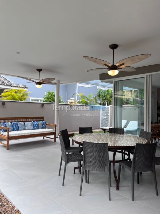 Casa para alquiler de vacaciones em São Sebastião (Praia da Baleia)