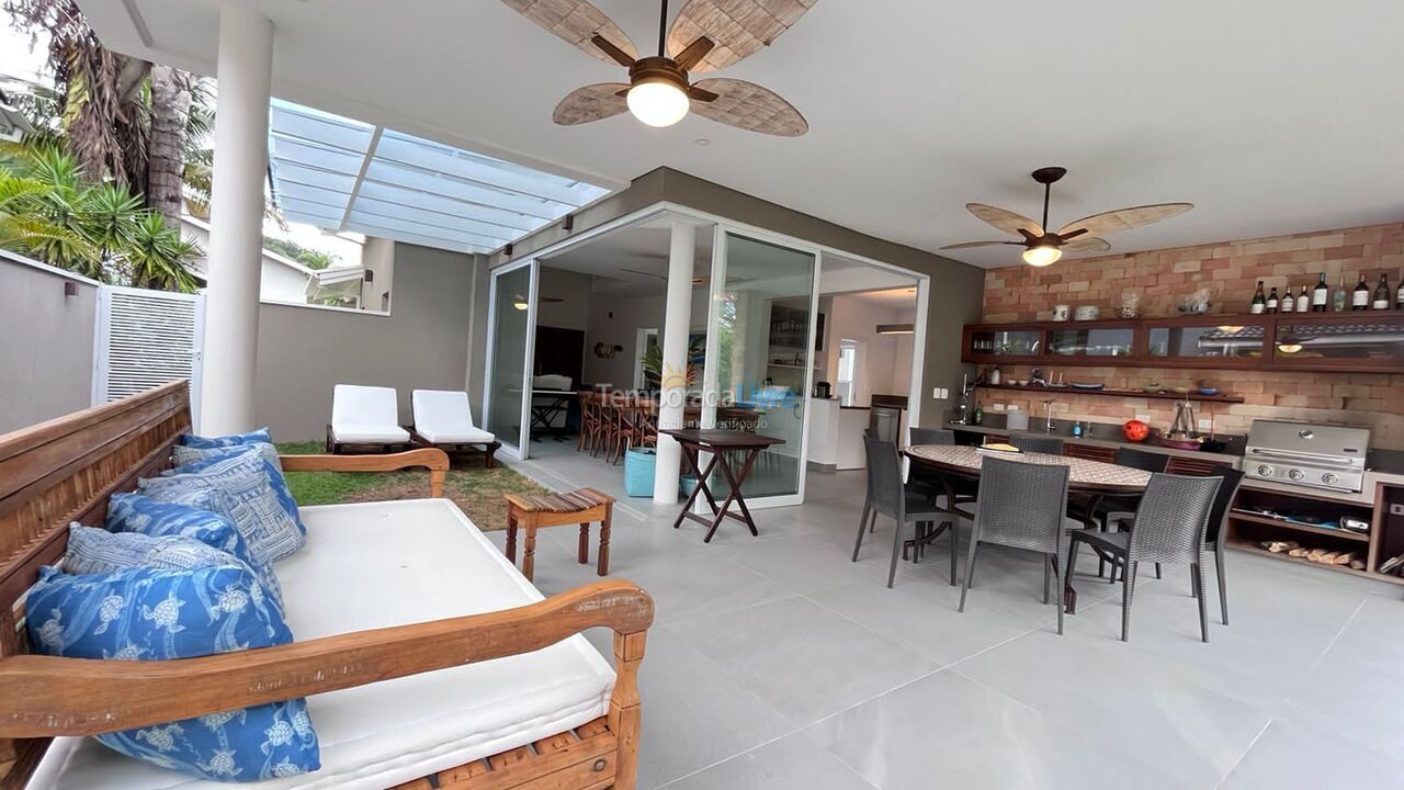 Casa para alquiler de vacaciones em São Sebastião (Praia da Baleia)