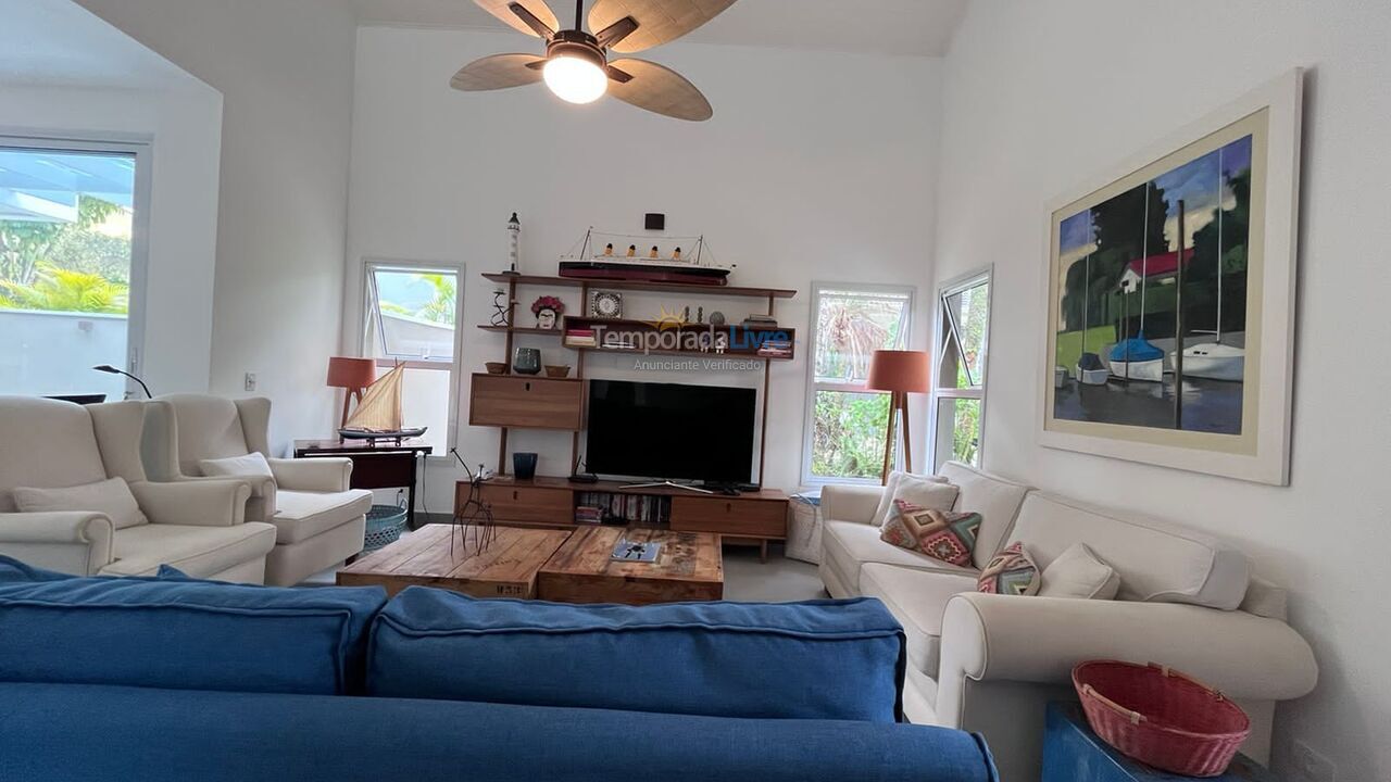 Casa para alquiler de vacaciones em São Sebastião (Praia da Baleia)