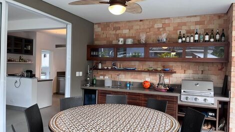 CASA PRAIA DA BALEIA EN UNO DE LOS MEJORES CONDOMINIOS