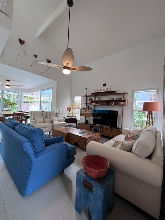 Casa para alquiler de vacaciones em São Sebastião (Praia da Baleia)