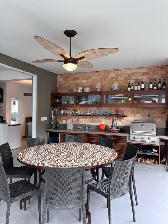 Casa para alquiler de vacaciones em São Sebastião (Praia da Baleia)