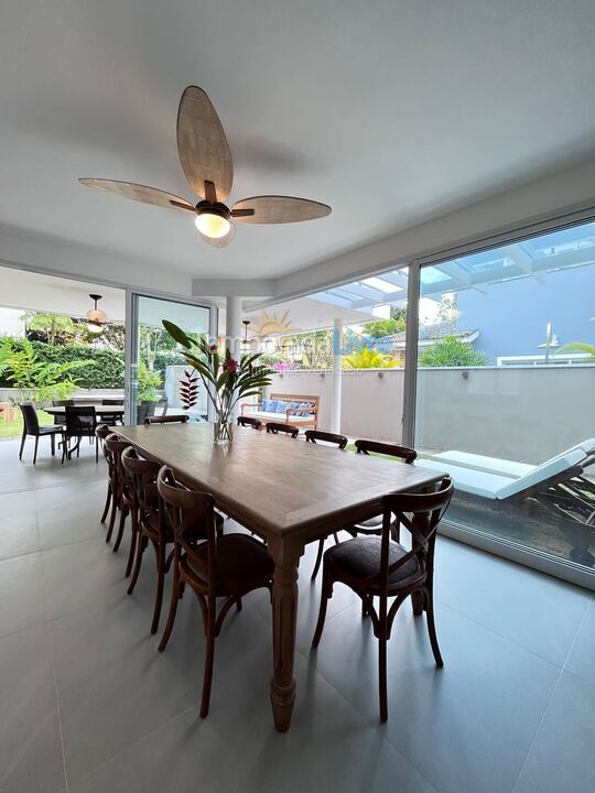 Casa para alquiler de vacaciones em São Sebastião (Praia da Baleia)