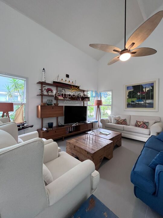 Casa para alquiler de vacaciones em São Sebastião (Praia da Baleia)