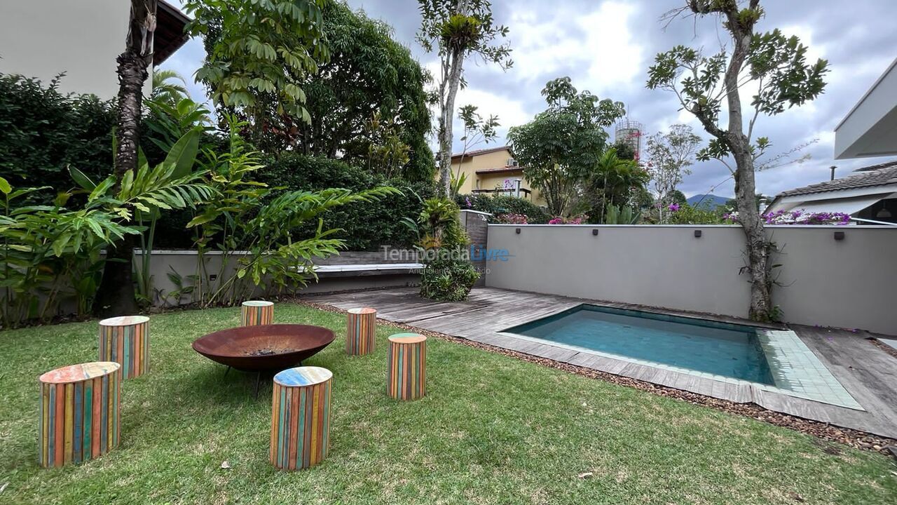 Casa para alquiler de vacaciones em São Sebastião (Praia da Baleia)