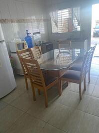 Casa com Piscina para Temporada: Disponível o Ano todo