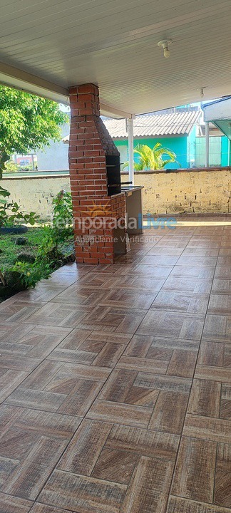 Casa para aluguel de temporada em Guaratuba (Coroados)