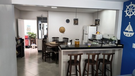 Sala e cozinha conjugadas