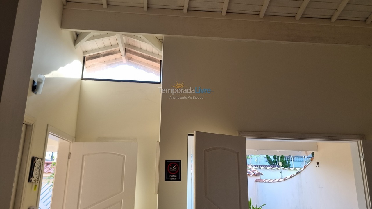 Casa para aluguel de temporada em Peruíbe (Belmira Novaes Ruinas)