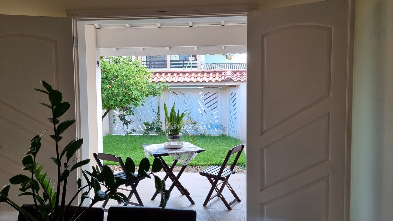 Casa para aluguel de temporada em Peruíbe (Belmira Novaes Ruinas)