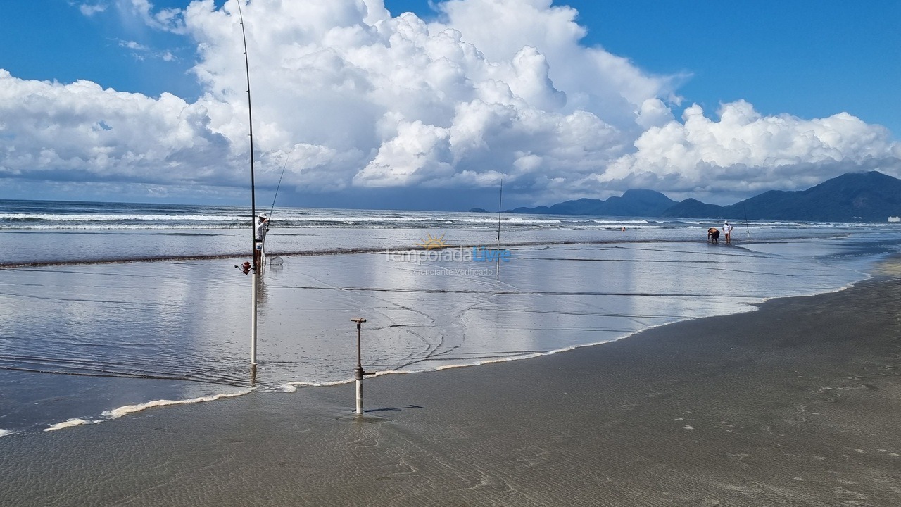 Casa para aluguel de temporada em Peruíbe (Belmira Novaes Ruinas)