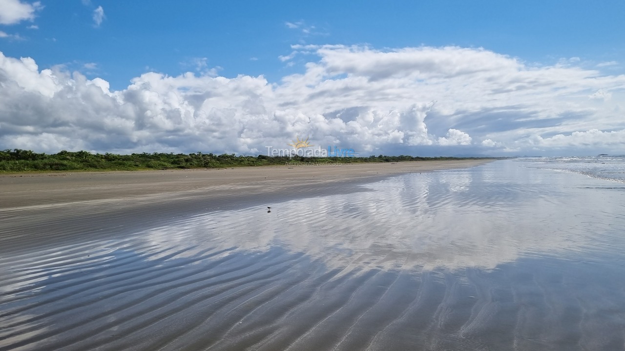Casa para aluguel de temporada em Peruíbe (Belmira Novaes Ruinas)