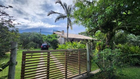 House rental for up to 8 people in Praia da Ferrugem - Garopaba/SC