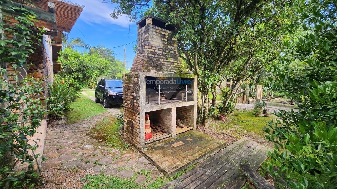 House for vacation rental in Garopaba (Praia da Ferrugem)