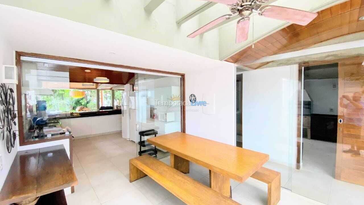 Casa para aluguel de temporada em Ubatuba (Praia do Lázaro)