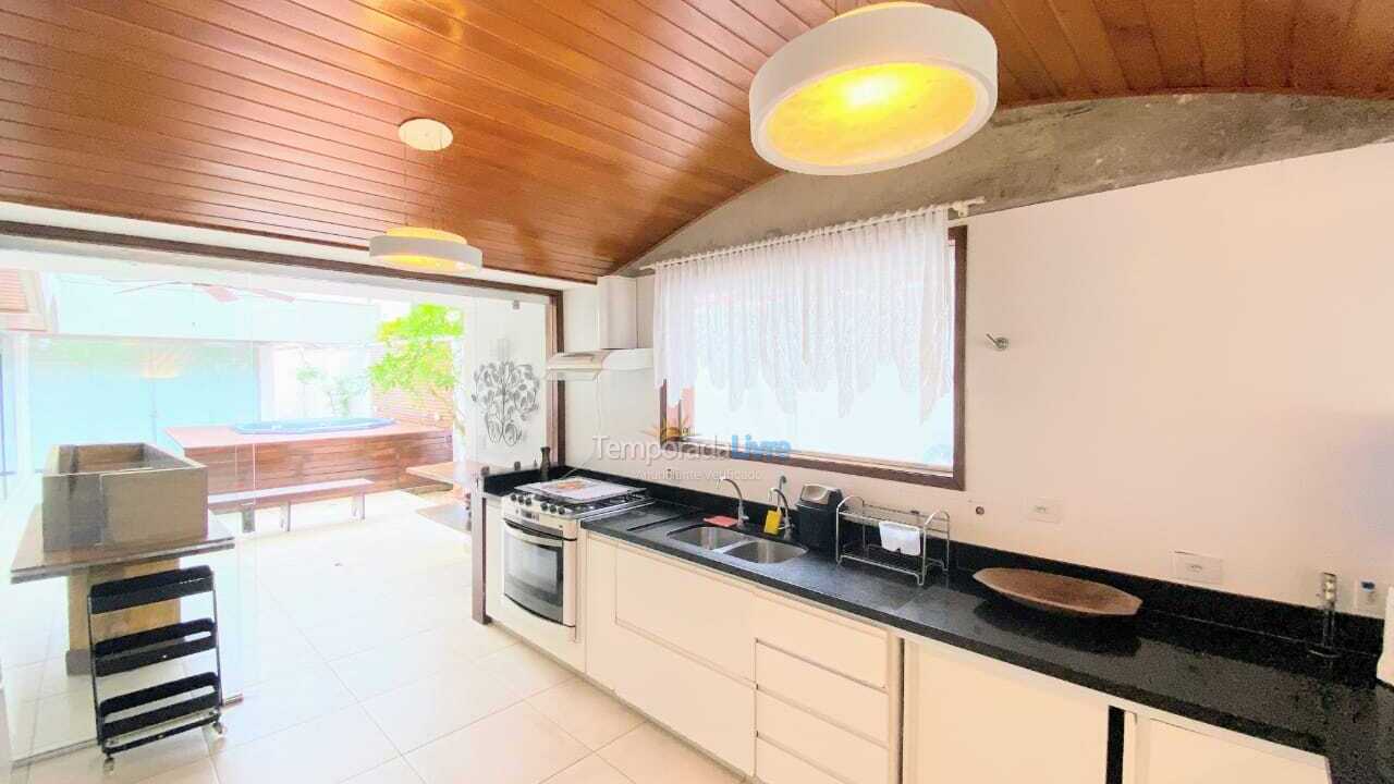 Casa para aluguel de temporada em Ubatuba (Praia do Lázaro)