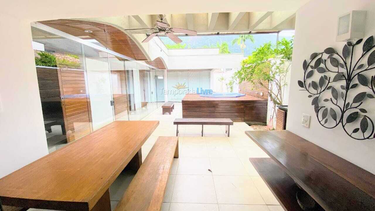 Casa para aluguel de temporada em Ubatuba (Praia do Lázaro)