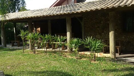 Seasonal house for up to 16 people at Praia do Rosa in Imbituba/SC
