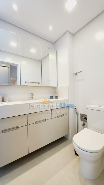 Apartamento para aluguel de temporada em Florianópolis (Jurere Tradicional)