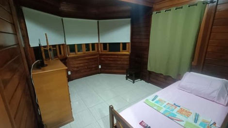 Quarto 1 com duas camas de solteiro 