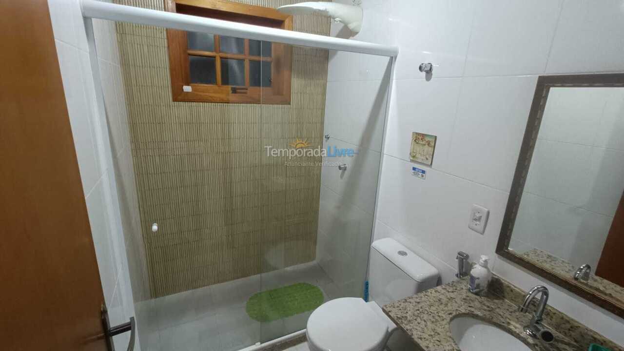 Chácara / sítio para aluguel de temporada em Macaé (Serra da Cruz)