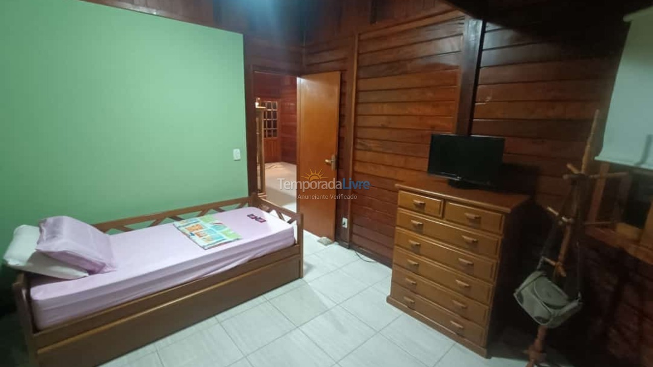 Chácara / sítio para aluguel de temporada em Macaé (Serra da Cruz)