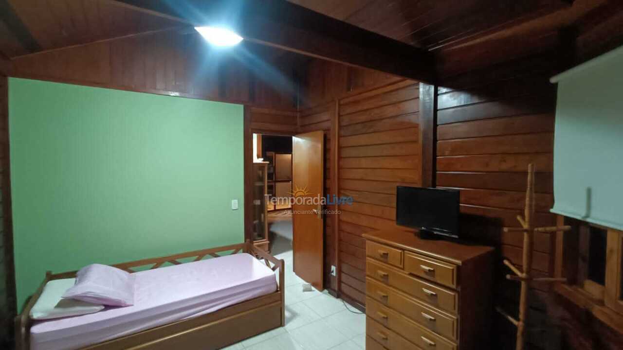 Chácara / sítio para aluguel de temporada em Macaé (Serra da Cruz)