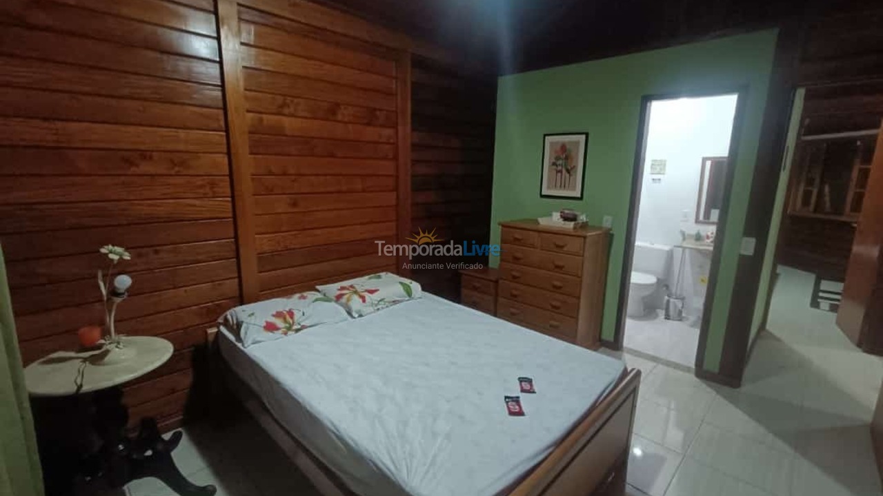 Chácara / sítio para aluguel de temporada em Macaé (Serra da Cruz)